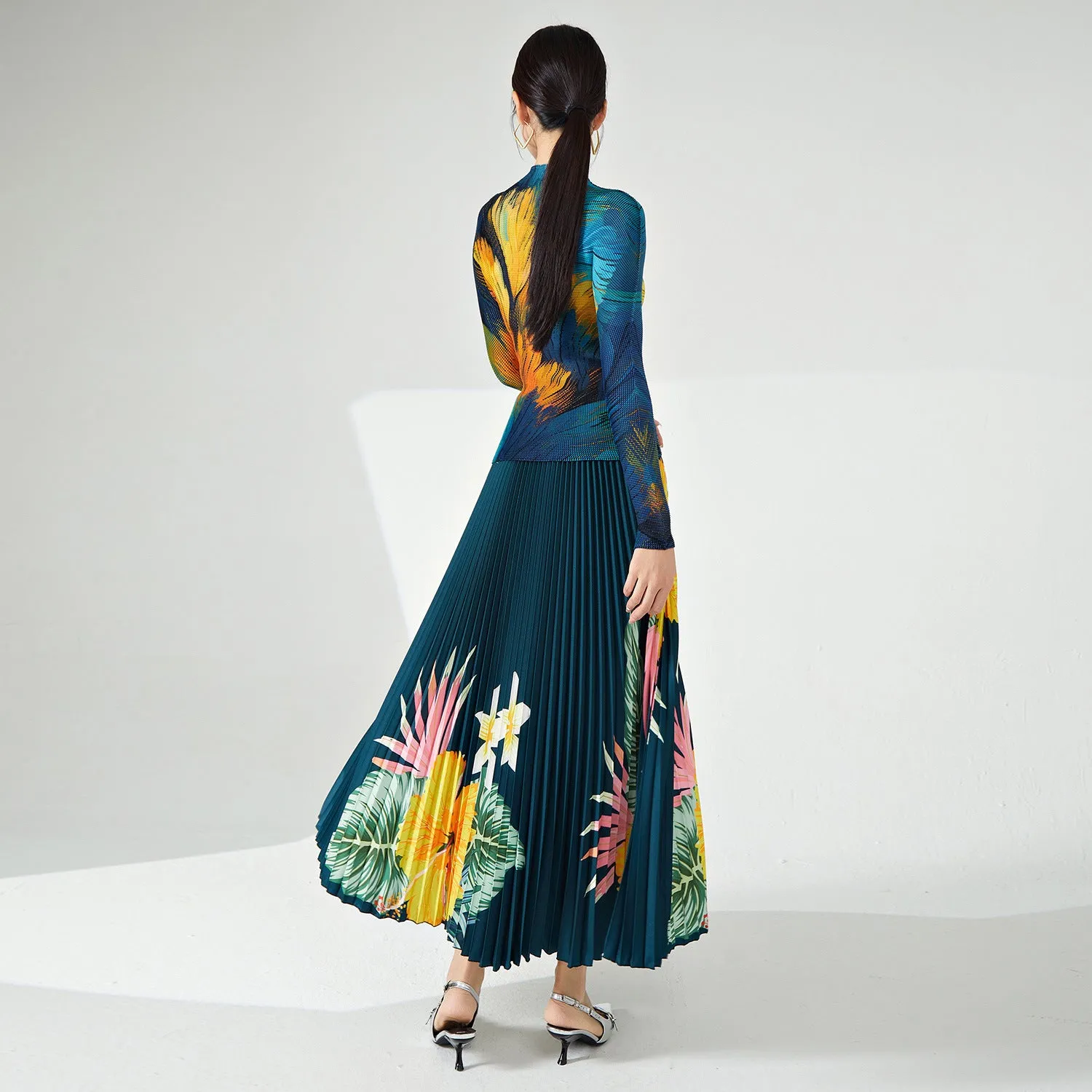 2025 Early spring new suit women's fashion high-end women's clothing printed semi-turtleneck long-sleeved T-shirt skirt pleated two-piece set
