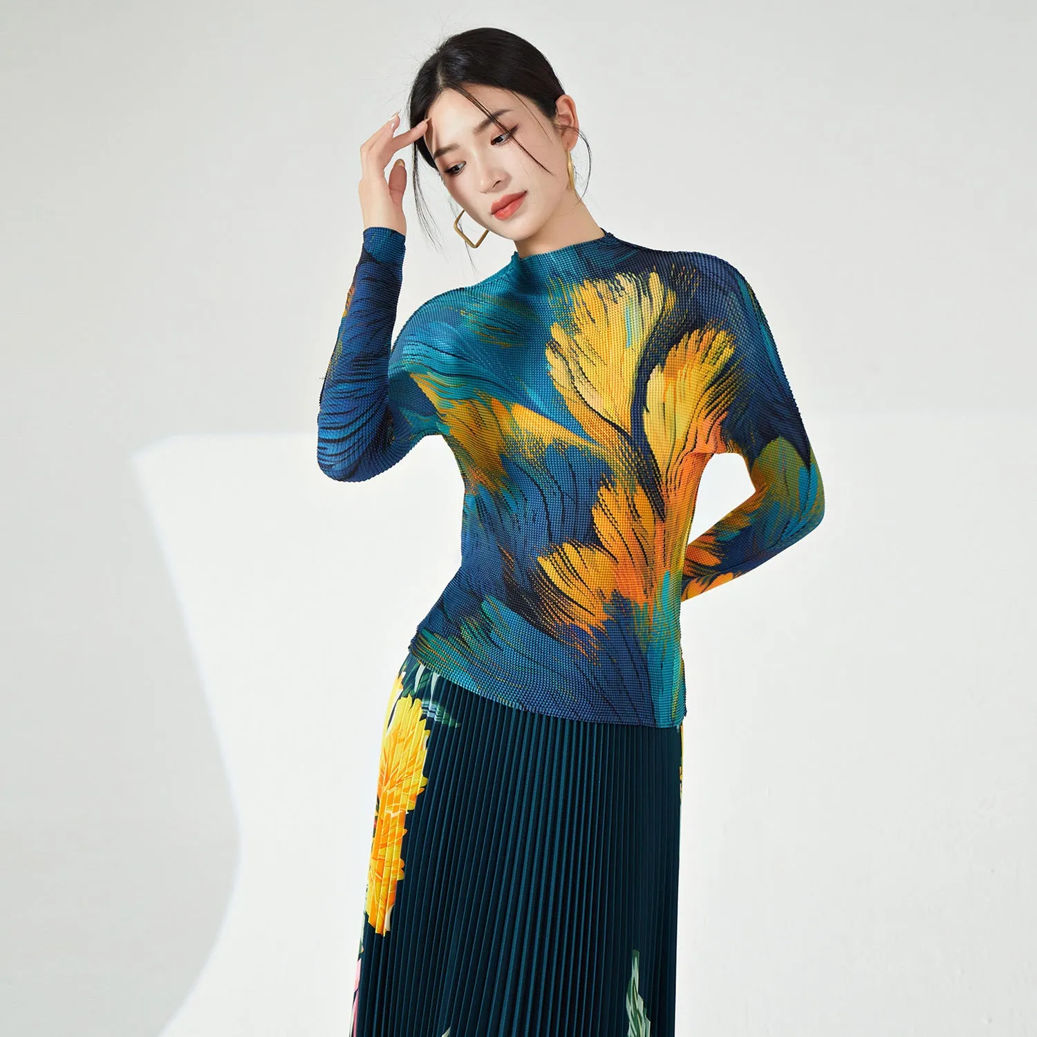 2025 Early spring new suit women's fashion high-end women's clothing printed semi-turtleneck long-sleeved T-shirt skirt pleated two-piece set