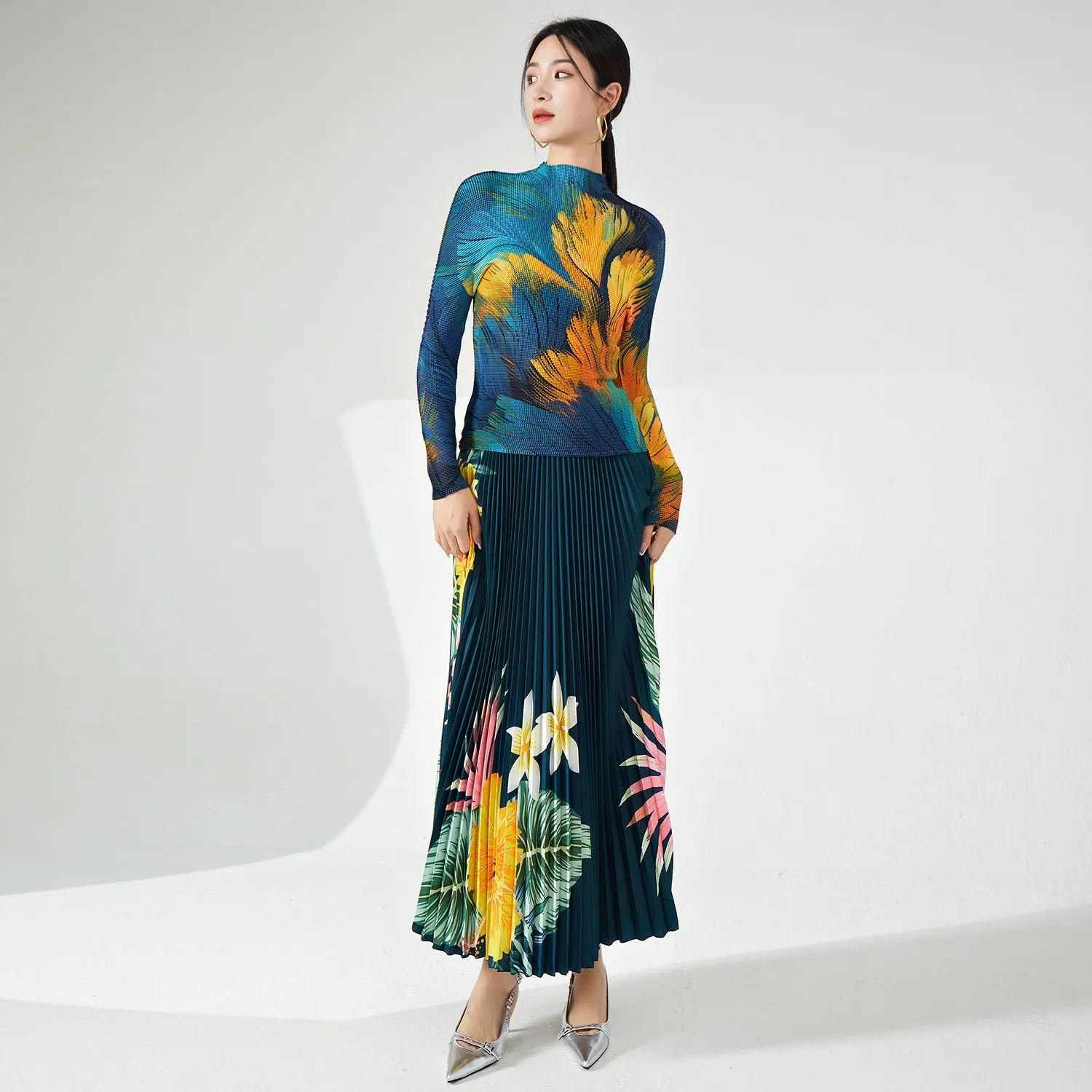 2025 Early spring new suit women's fashion high-end women's clothing printed semi-turtleneck long-sleeved T-shirt skirt pleated two-piece set