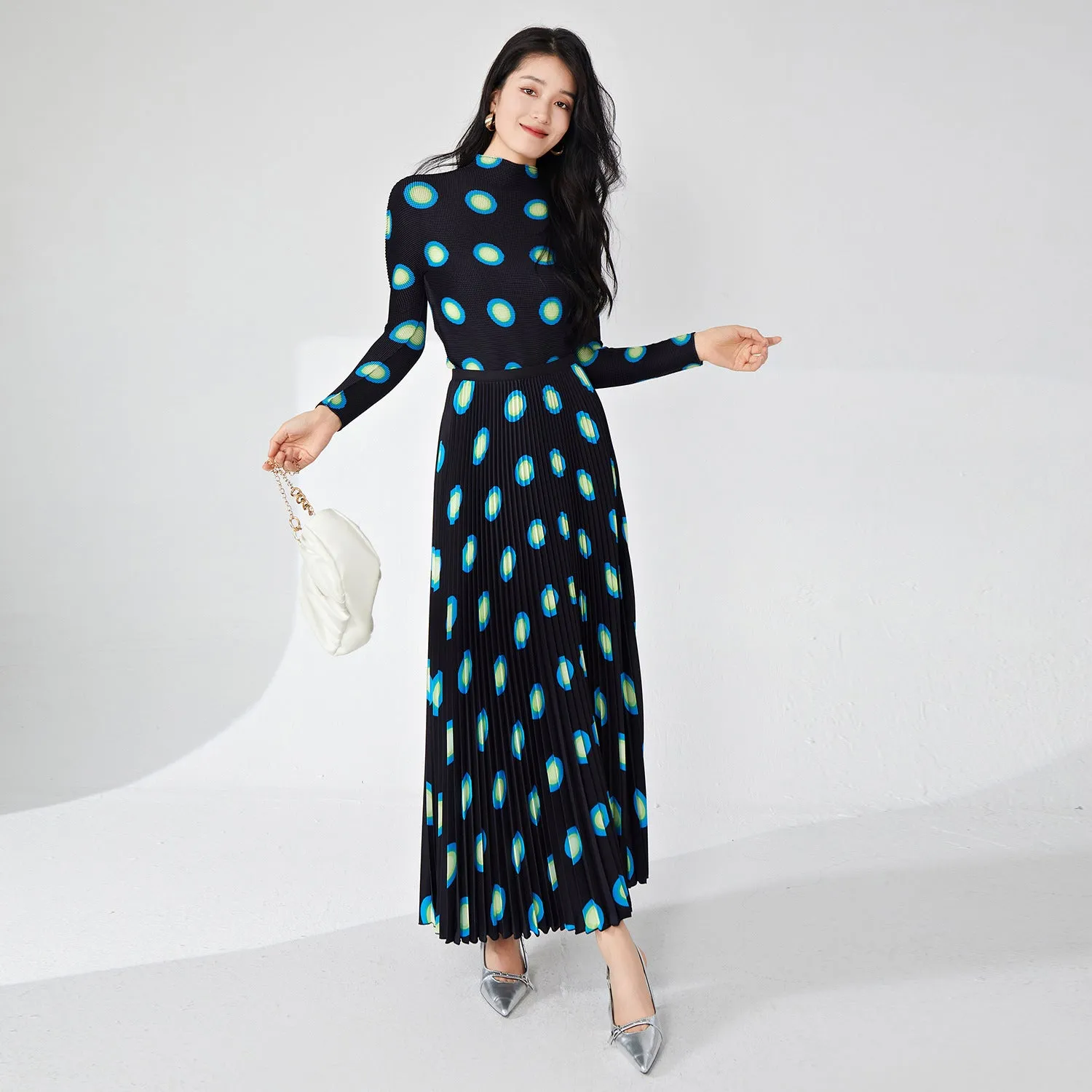2025 Pleated spring wear suit, new women's clothing, circle slim-fitting long-sleeved top, drape skirt temperament two-piece set