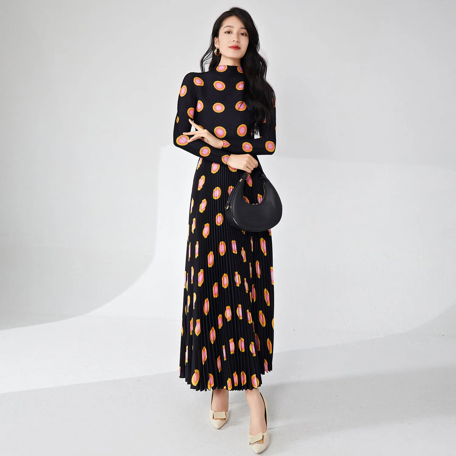 2025 Pleated spring wear suit, new women's clothing, circle slim-fitting long-sleeved top, drape skirt temperament two-piece set