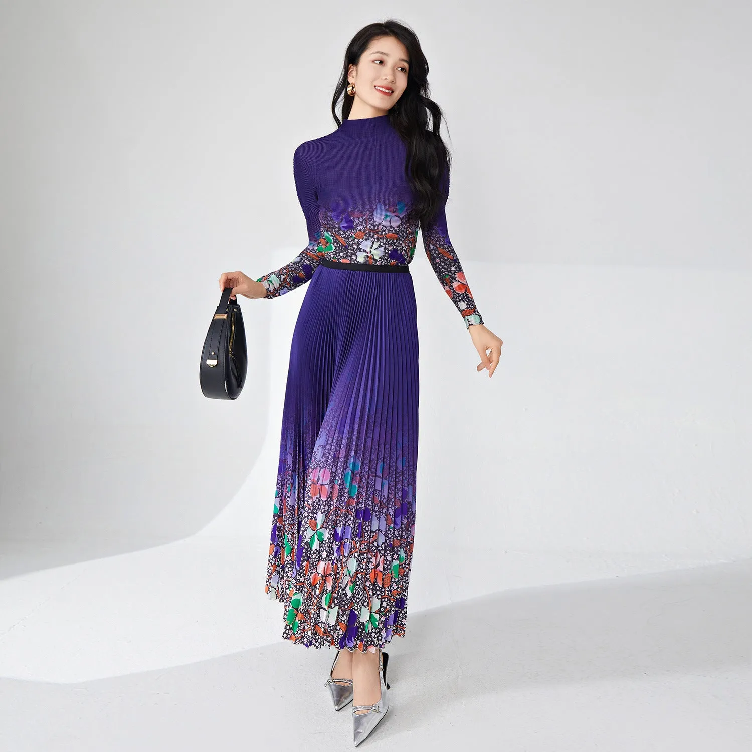 2025 Wear women's clothing in early spring, suit, printed temperament, slim-fitting elastic T-shirt, drape pleated skirt, two-piece set of Popular style