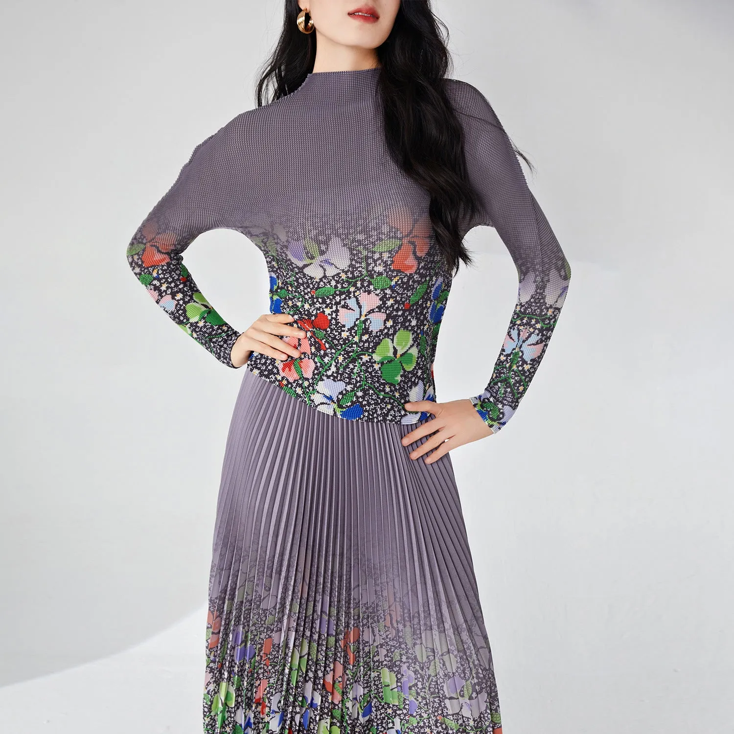 2025 Wear women's clothing in early spring, suit, printed temperament, slim-fitting elastic T-shirt, drape pleated skirt, two-piece set of Popular style
