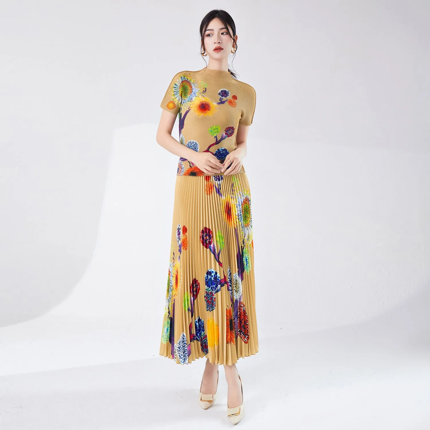 2025 Women's clothing spring and summer wear a complete set of high-end printed slim-fit T-shirt big pendulum skirt pleated two-piece set