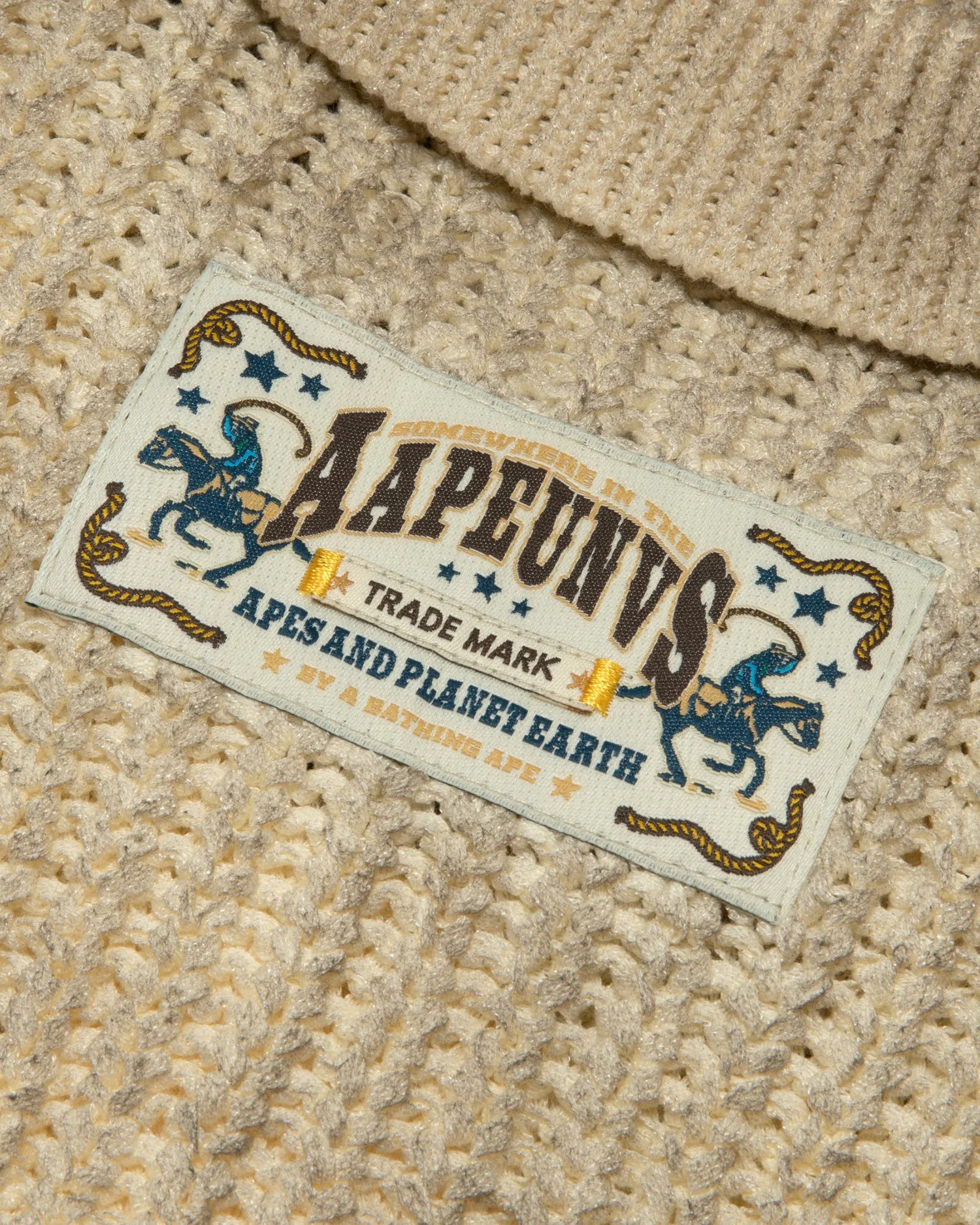 AAPEUNVS moonface logo knit button down shirt