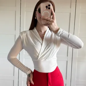 REALAIOT Sanhu Lianjiang Q24TP609 2025 women's clothing cross-neck slim-fitting long-sleeved elegant simple pleated short top wholesale