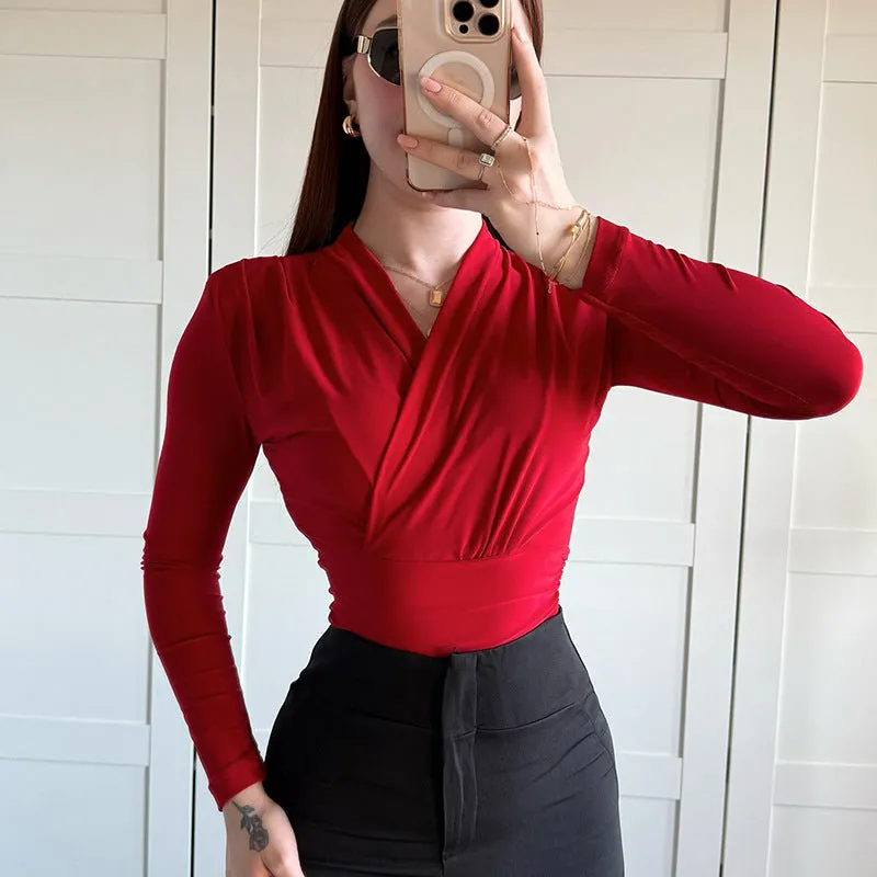 REALAIOT Sanhu Lianjiang Q24TP609 2025 women's clothing cross-neck slim-fitting long-sleeved elegant simple pleated short top wholesale