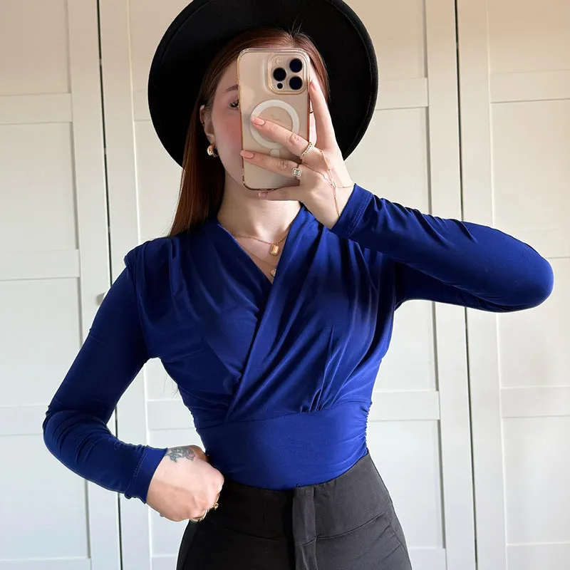 REALAIOT Sanhu Lianjiang Q24TP609 2025 women's clothing cross-neck slim-fitting long-sleeved elegant simple pleated short top wholesale