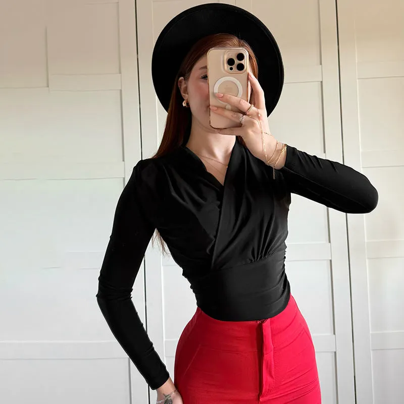 REALAIOT Sanhu Lianjiang Q24TP609 2025 women's clothing cross-neck slim-fitting long-sleeved elegant simple pleated short top wholesale