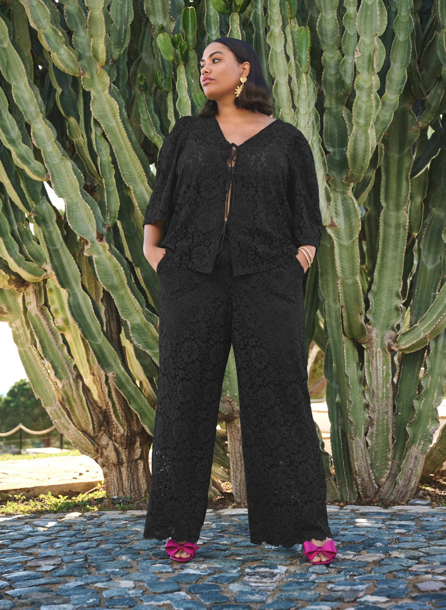 Zizzi Welda Cardigan in Black